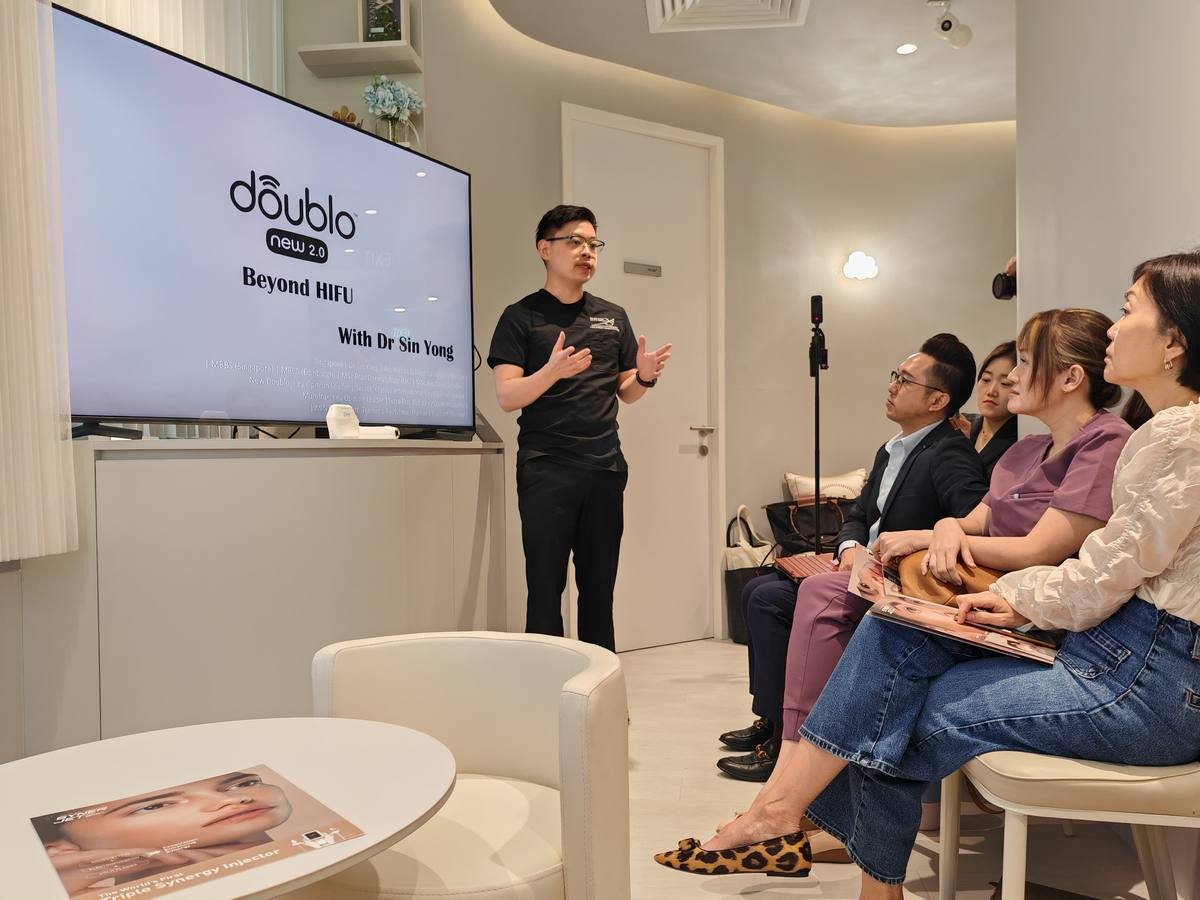 Dr. Sin Yong presenting 'Doublo 2.0 — Beyond HIFU' to attending Singapore physicians, 2025