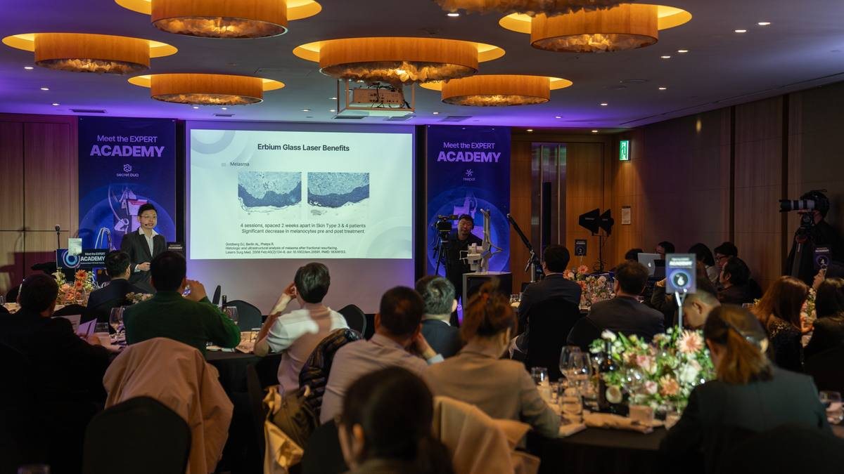 Dr. Sin Yong presenting Erbium Glass laser for melasma at the ilooda Meet the Expert Academy 2024, Seoul