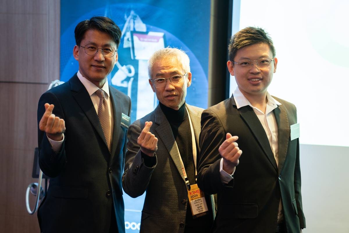 Dr. Sin Yong with co-speakers at the ilooda Meet the Expert Academy 2024, Seoul